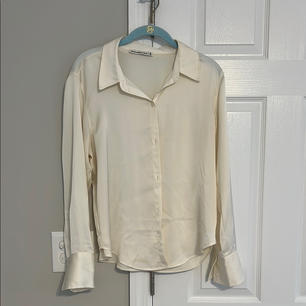 Abercrombie & Fitch Elegant Cream Button-Up Blouse